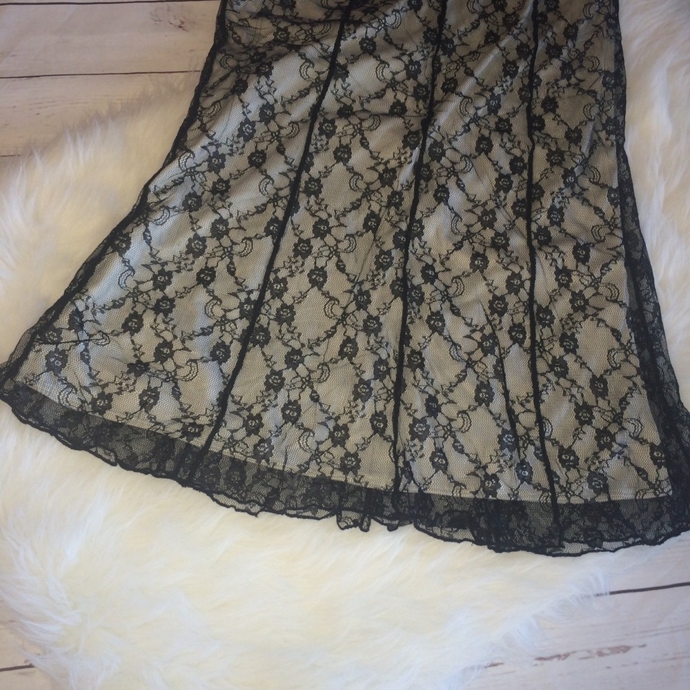 Lace skirt